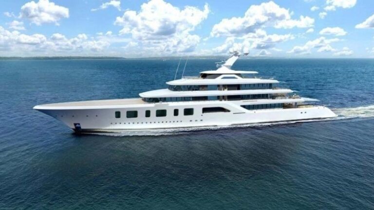 The 92m Yacht AQUARIUS