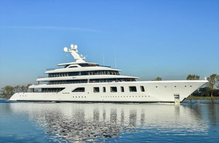 The 92m Yacht AQUARIUS