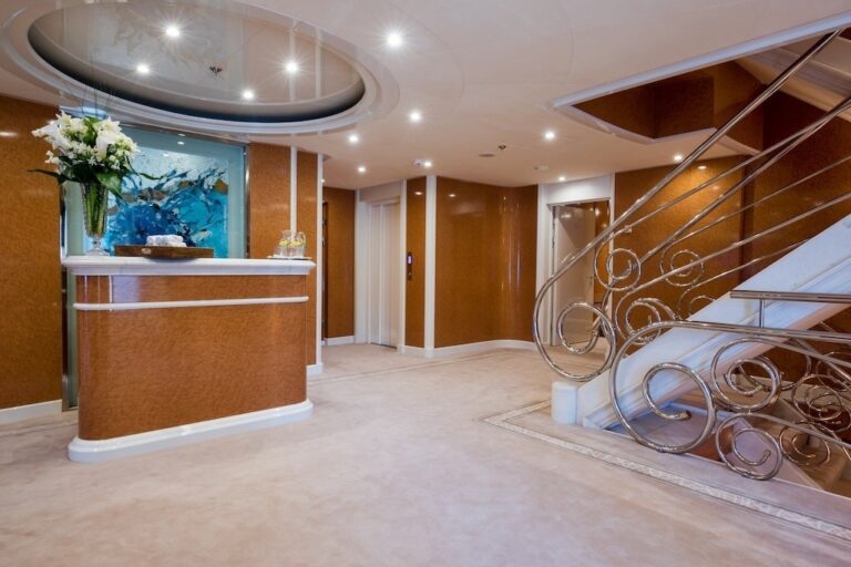 The 92m Yacht QUEEN MIRI