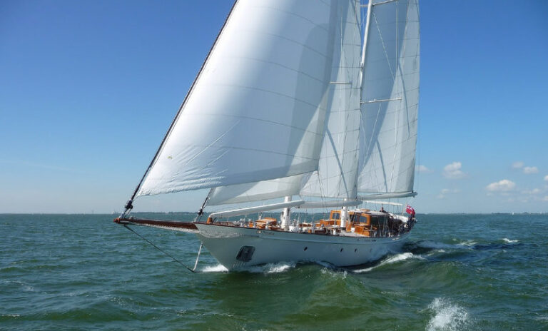 95 Classic superyacht Neorion by Bloemsma and Oliver van Meer on