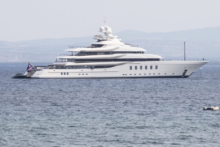 95M LURSSEN MEGA YACHT