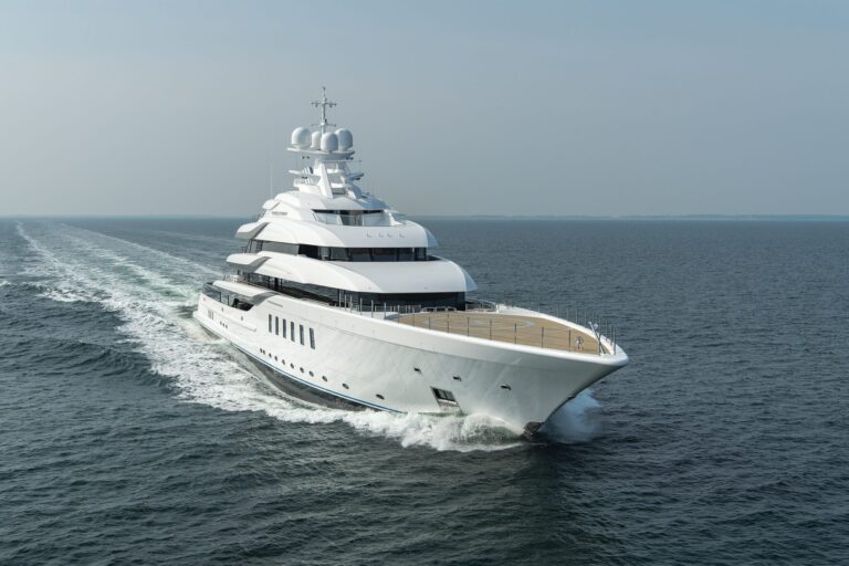 95M LURSSEN MEGA YACHT - Bow View