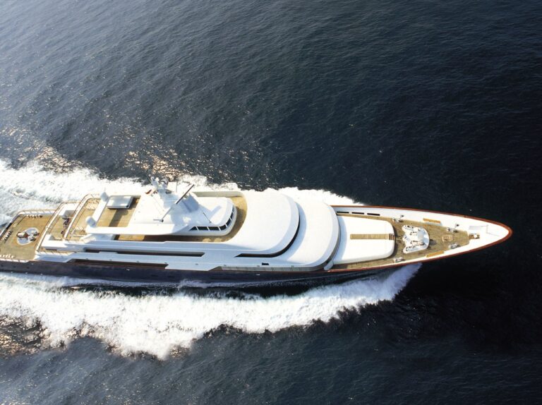 The 96m Yacht LIMITLESS