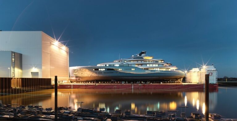 The 98m Yacht AVIVA