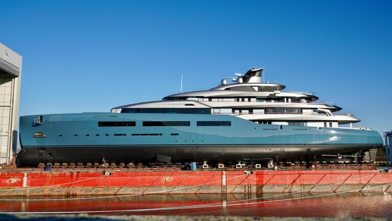 The 98m Yacht AVIVA