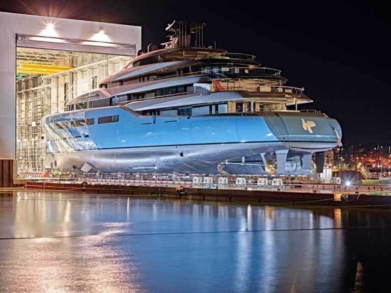 The 98m Yacht AVIVA