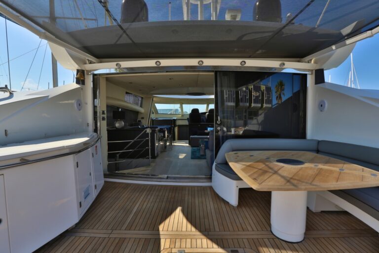 Aft deck into salon