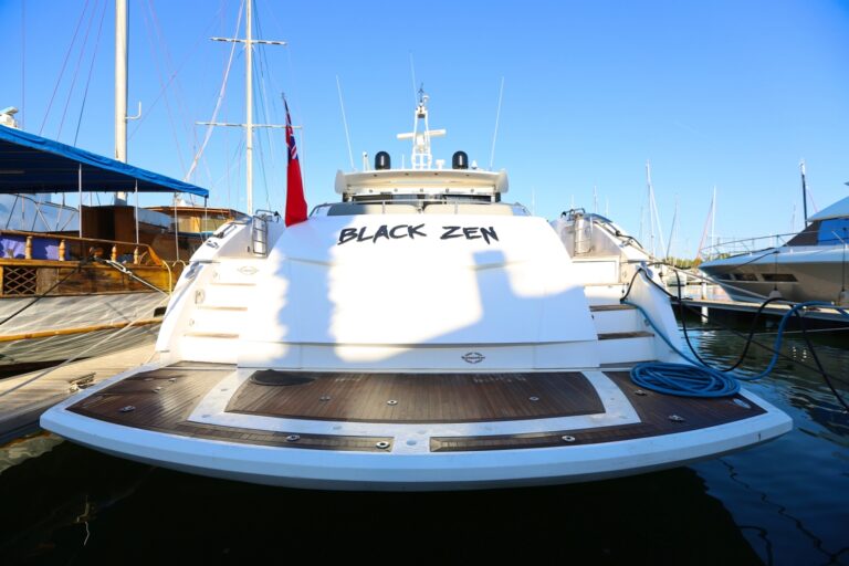25m Sunseeker BLACK ZEN - Transom