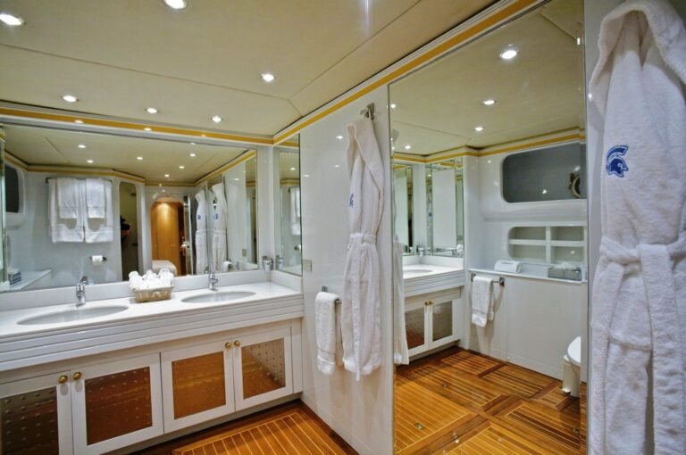 ACHILLIES - Master Ensuite