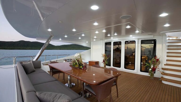 AFRICA I Exterior - Aft Deck