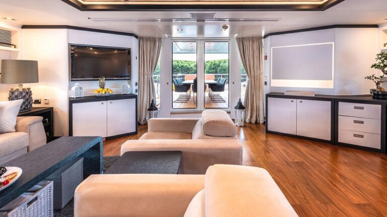 AFRICA I Interior - Upper Deck Salon