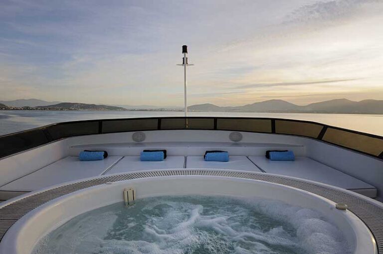 AI - Sundeck Spa Pool