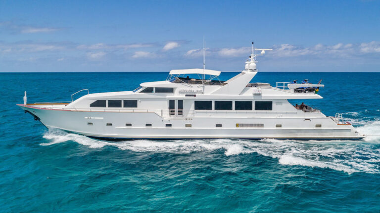 ALEXANDRA JANE Exterior - Underway
