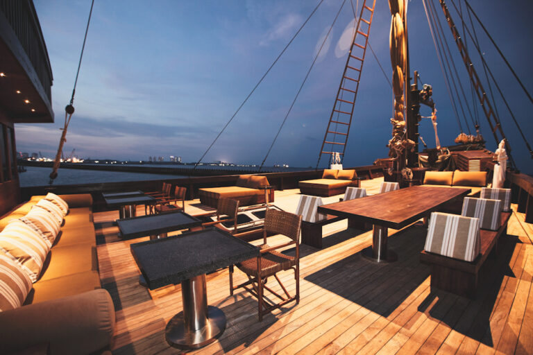 ALILA PURNAMA - Foredeck Dining