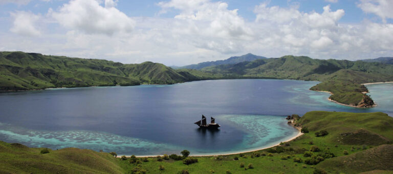ALILA PURNAMA - In Indonesia on charter