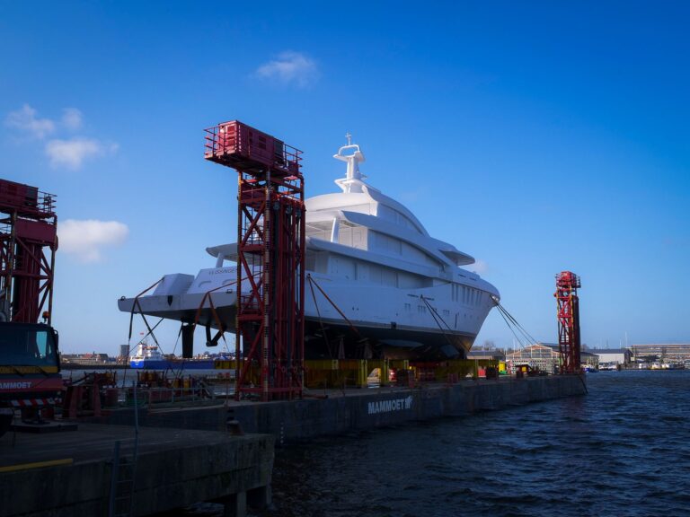 AMELS 200 Yacht
