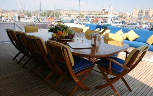 AMZ -  Aft Dining