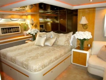 ANDIAMO 76 Lazzara -  Master Cabin