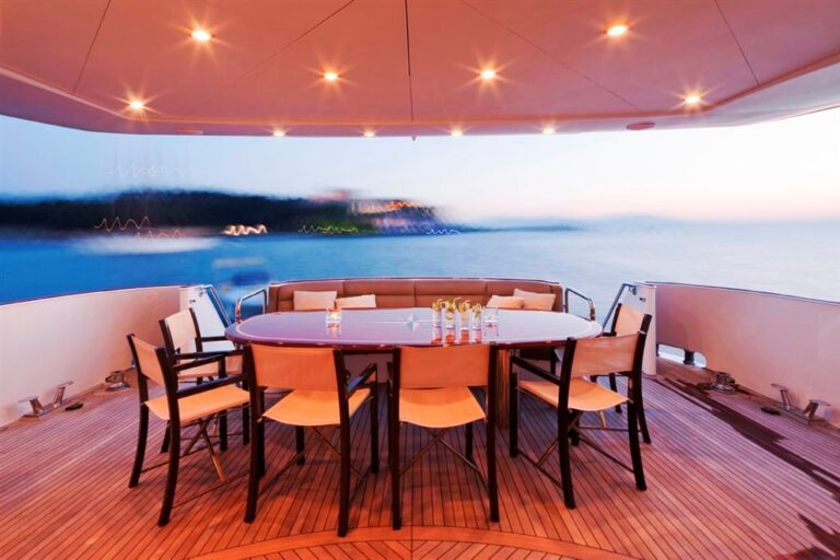 ANNA J Aft Dining