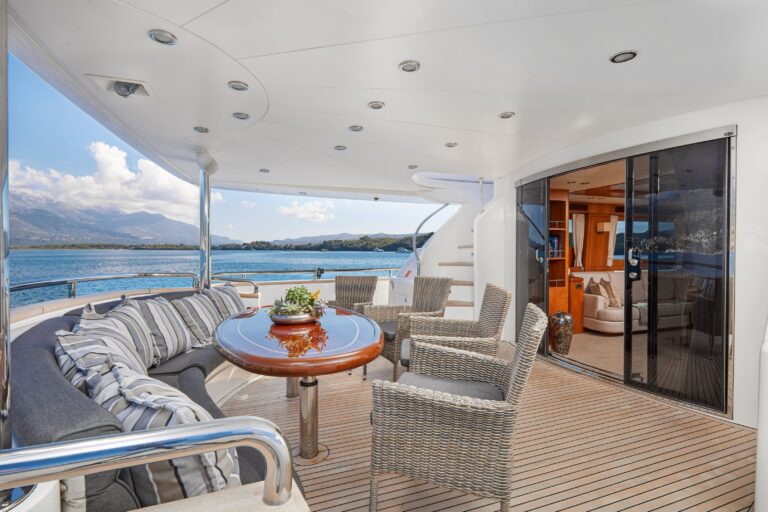 Aft deck dining