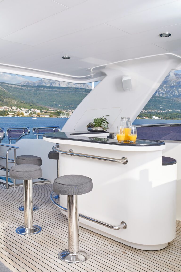 Sundeck bar