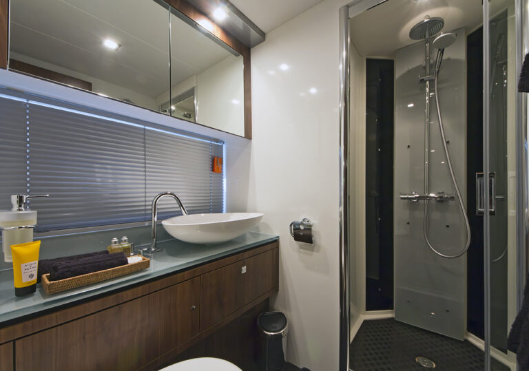 AQUA BLUE Ireland - Guest Bathroom