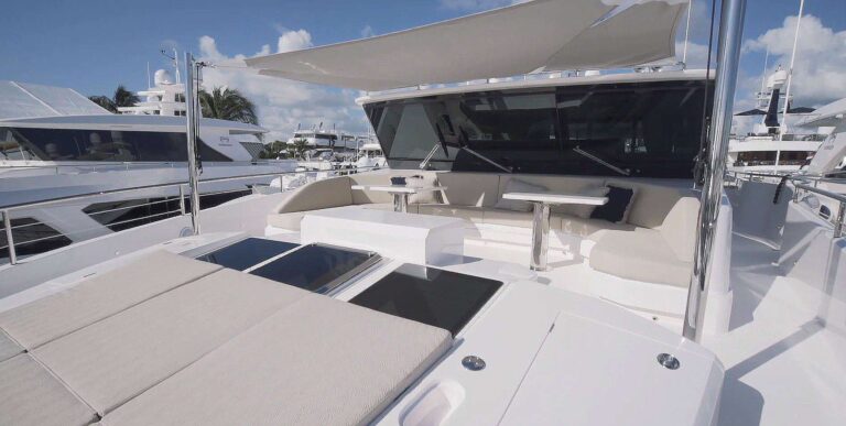 AQUA LIFE Exterior - Foredeck