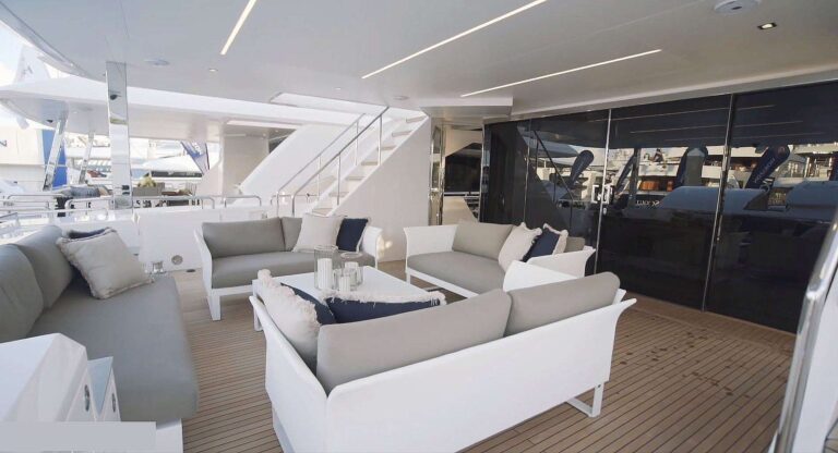 AQUA LIFE Exterior - Main Deck Aft