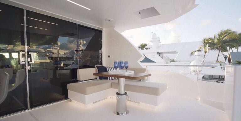 AQUA LIFE Exterior - Upper Deck