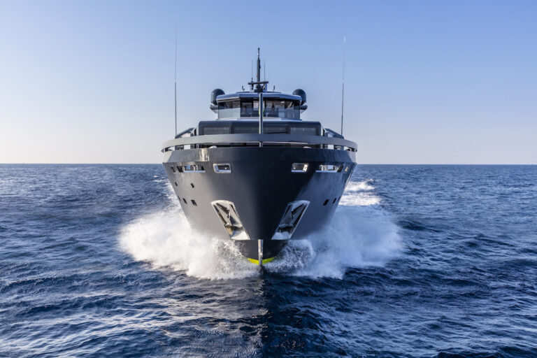 ARCADIA 105 Motor Yacht