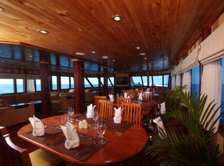 ARK ROYAL Dining