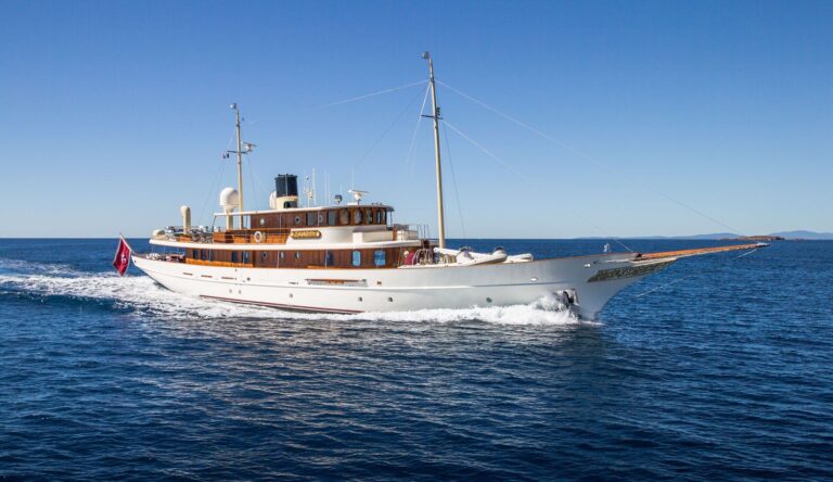 Turquoise Yacht Construction