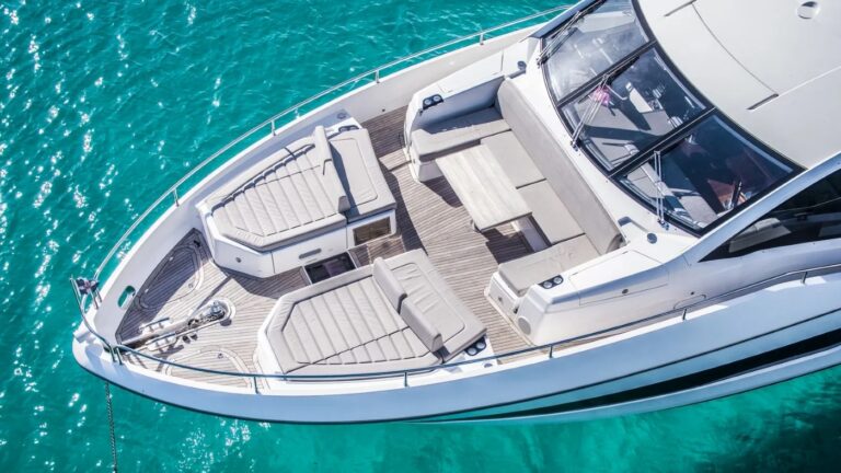 Foredeck Relaxation Area