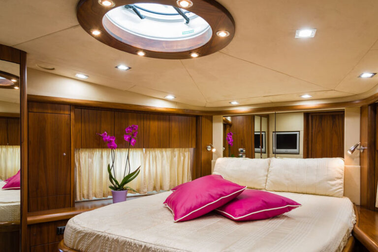 ASPIRE OF LONDON - Master cabin
