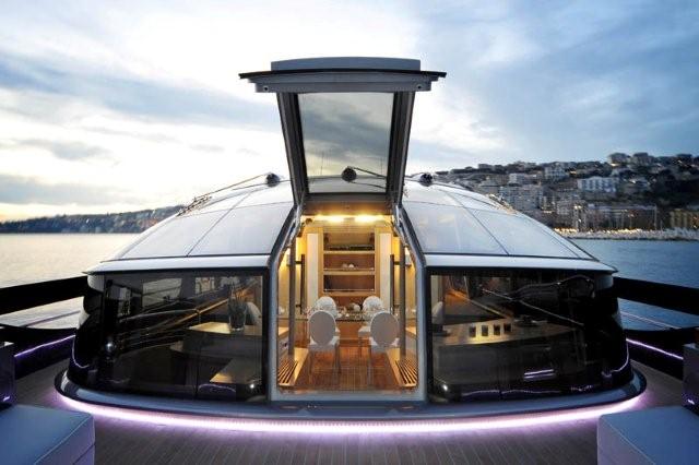 ASTRO - Foredeck companion way