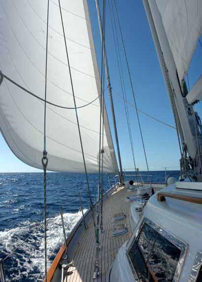 AURORA 67ft -  Side Deck