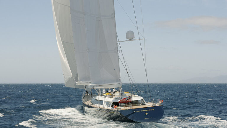 AY46 Yacht MONDANGO 3 - aft view Image by Chris Lewis