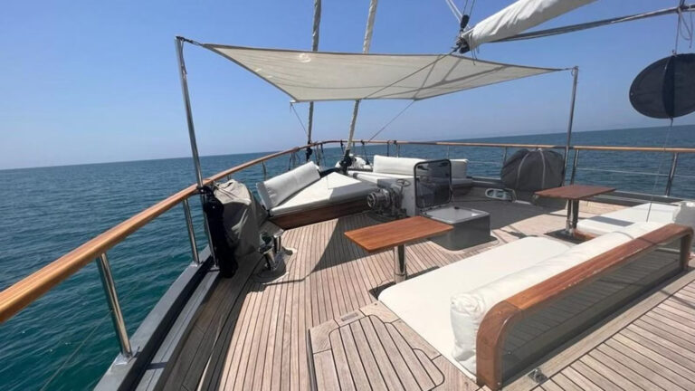 Deck Sunbathing Area