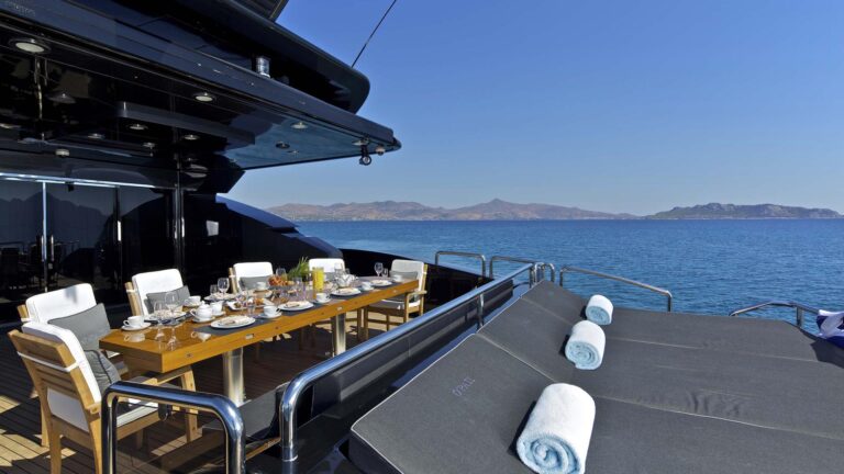 Aft Deck And Sun Pads