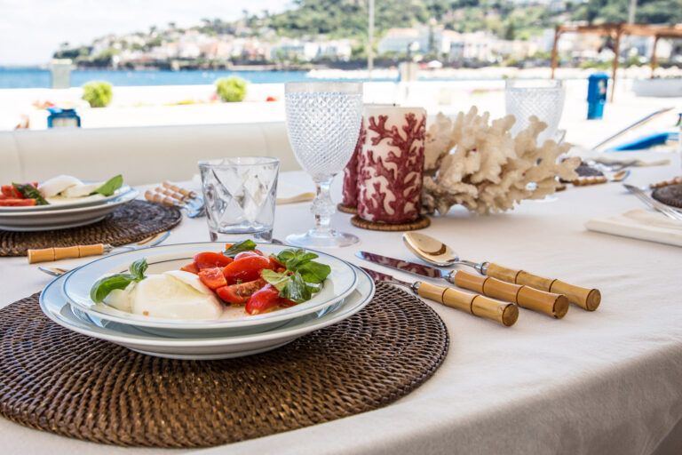 Aft Deck Dining Detail