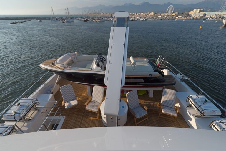 Aft Deck Tender