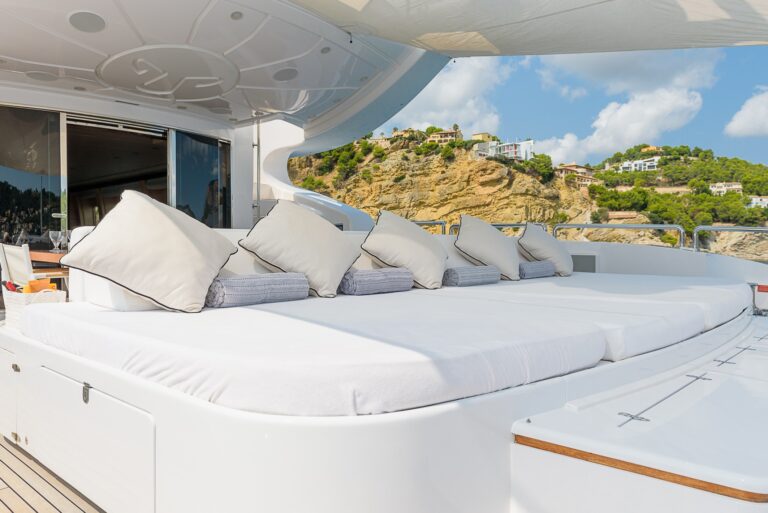 Aft Deck With Shade