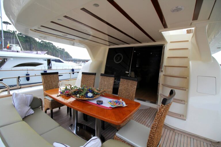 Aft Dining Area