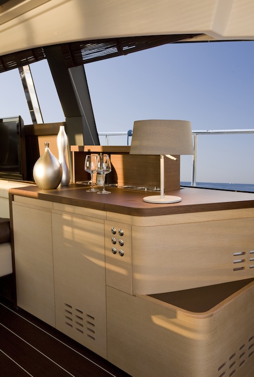 Aicon 82 Open Yacht - Detail from the Salon