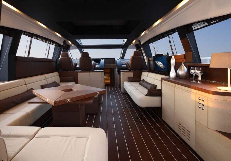 Aicon 82 Open Yacht Salon