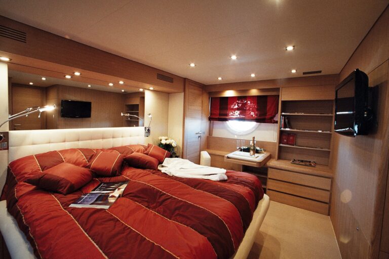 Aicon Yacht KRYS KAR - Master Cabin