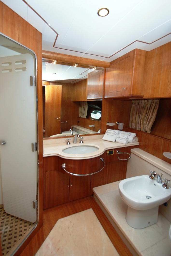 Akios I - Bathroom