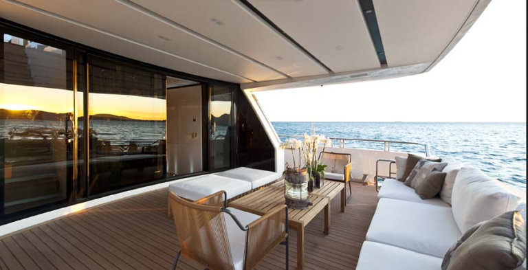 Al fresco area on the superyacht SL 100 New