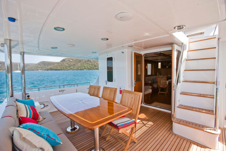 Al-fresco dining - Aroona Yacht