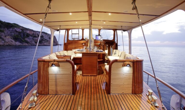 Al fresco dining - ROTA II yacht